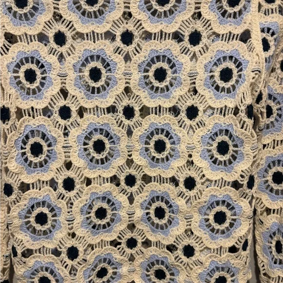 Gorgeous Women's/Teen's Crochet Floral Lace Top - Size Medium NWT - Picture 3 of 16